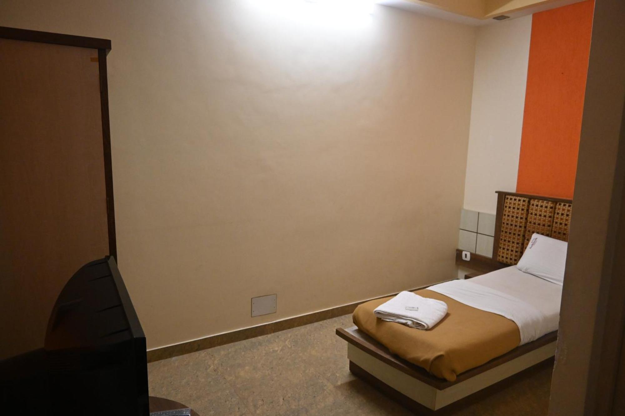 Hotel Ashlesh Manipal Eksteriør billede